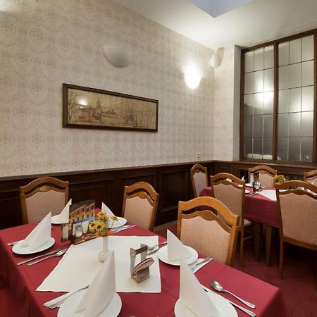 Hotel U Černého orla Telč Esterno foto