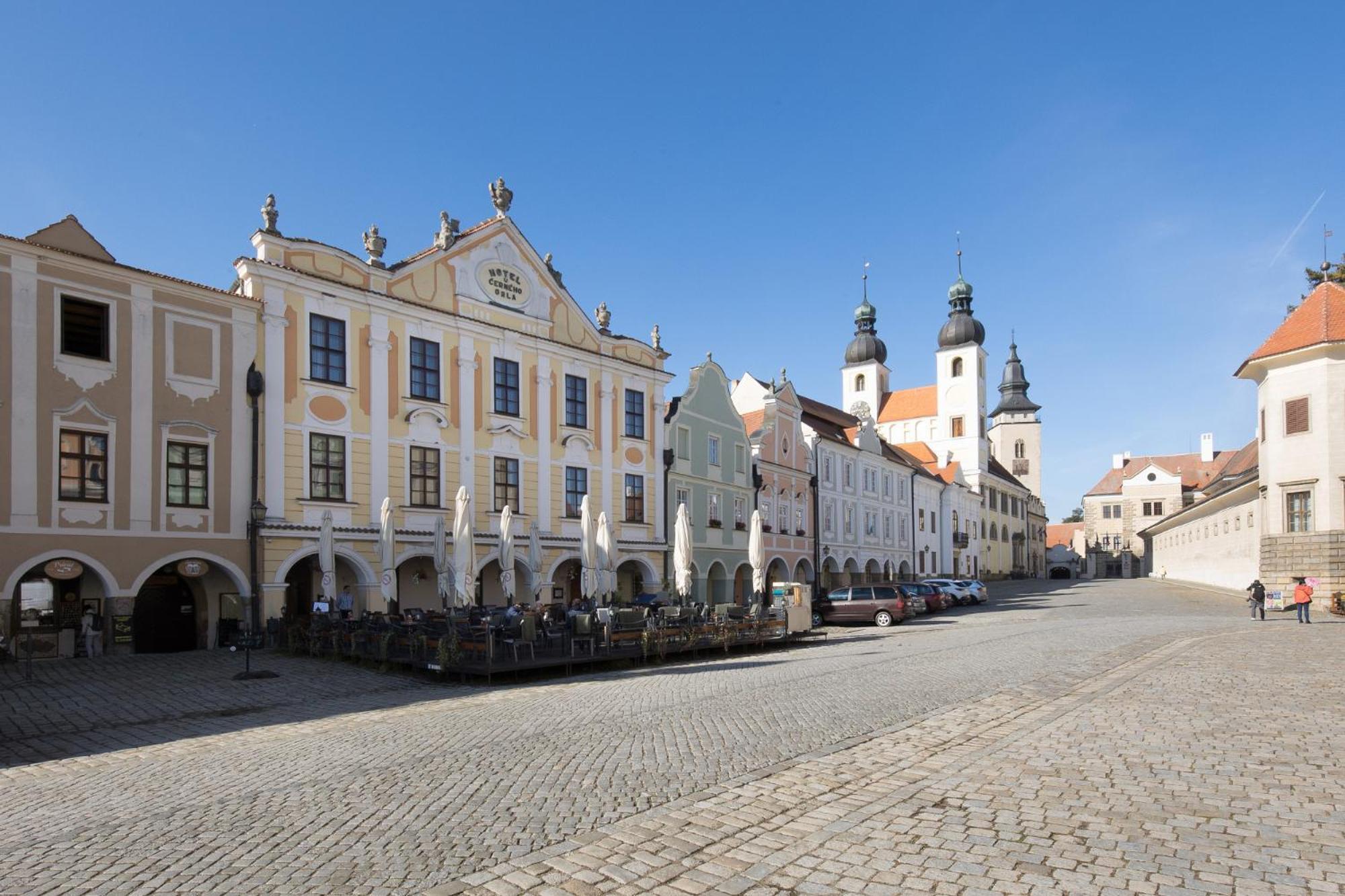 Hotel U Černého orla Telč Esterno foto
