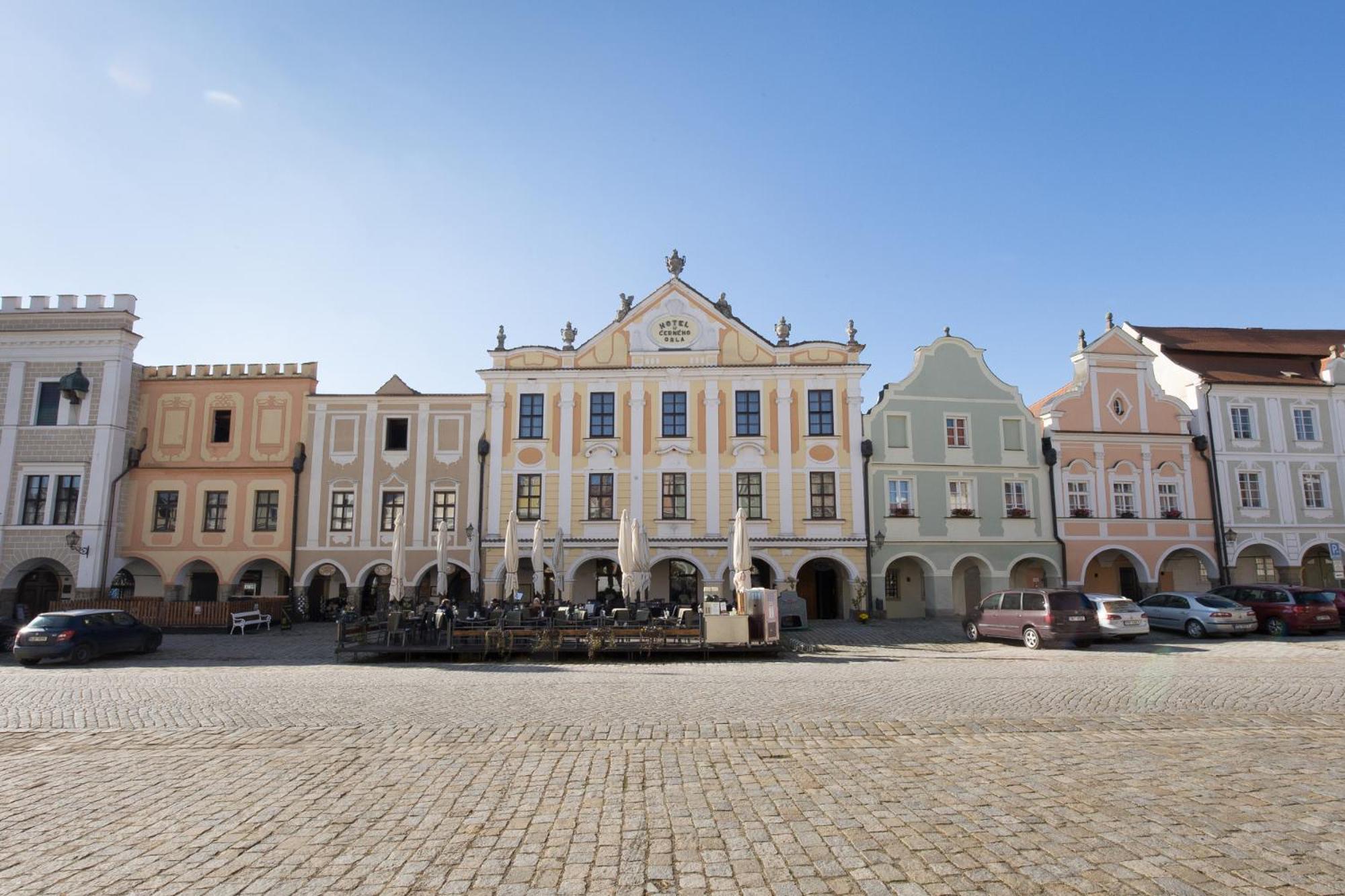 Hotel U Černého orla Telč Esterno foto