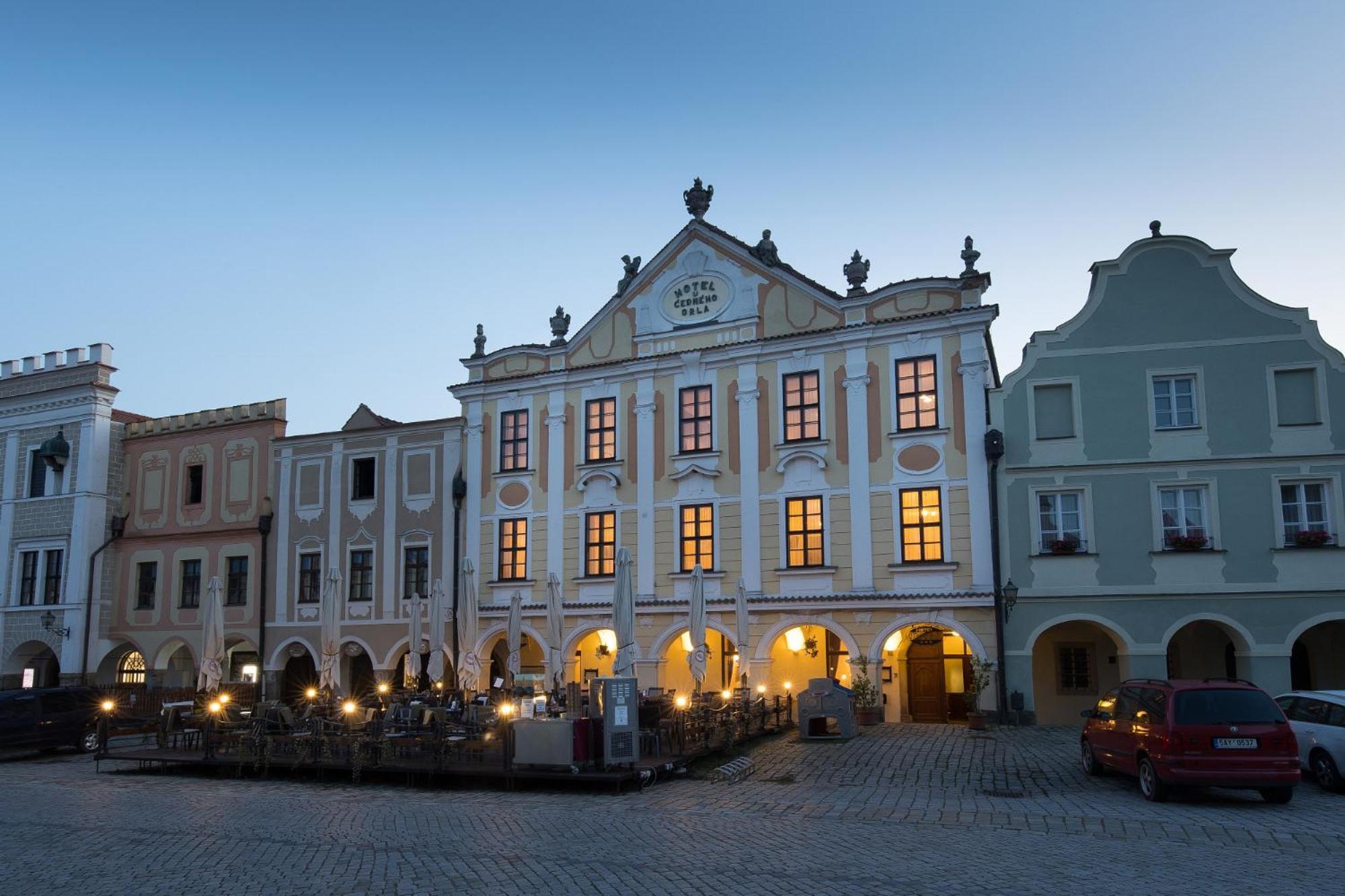 Hotel U Černého orla Telč Esterno foto