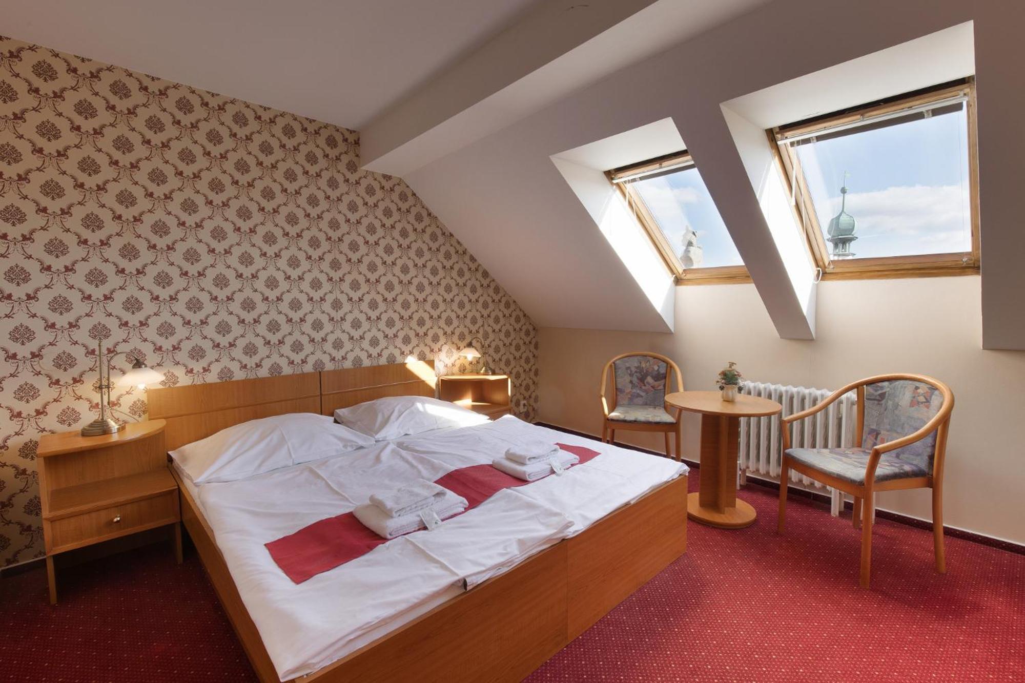 Hotel U Černého orla Telč Esterno foto