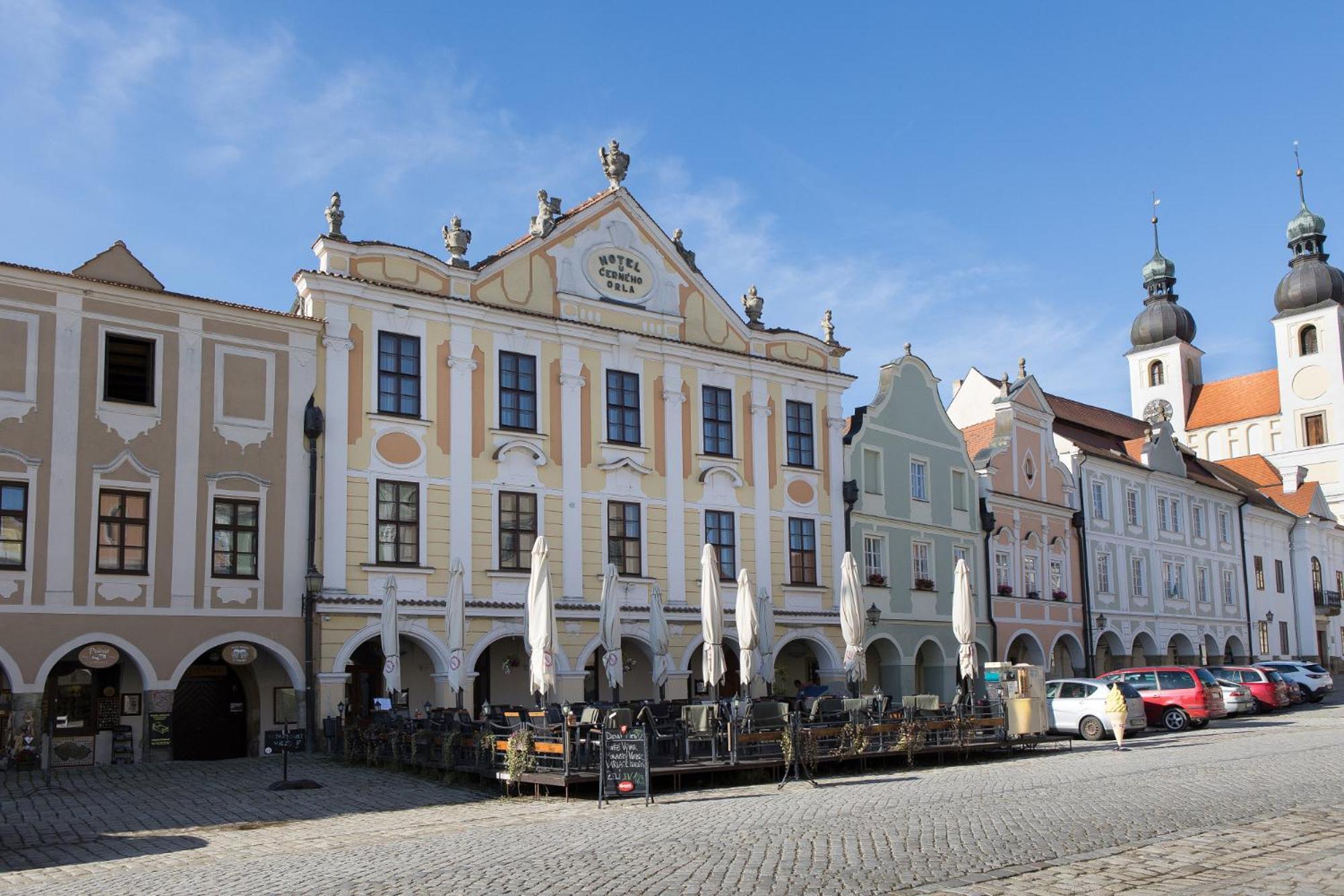 Hotel U Černého orla Telč Esterno foto