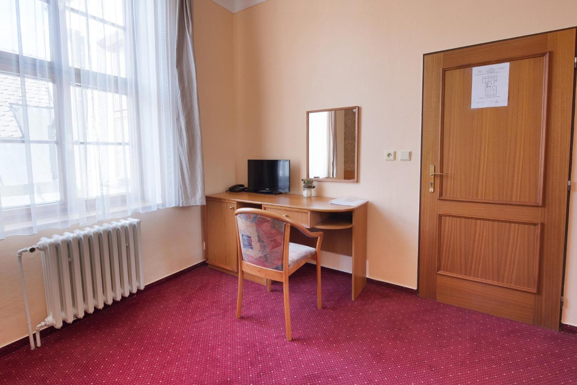 Hotel U Černého orla Telč Esterno foto