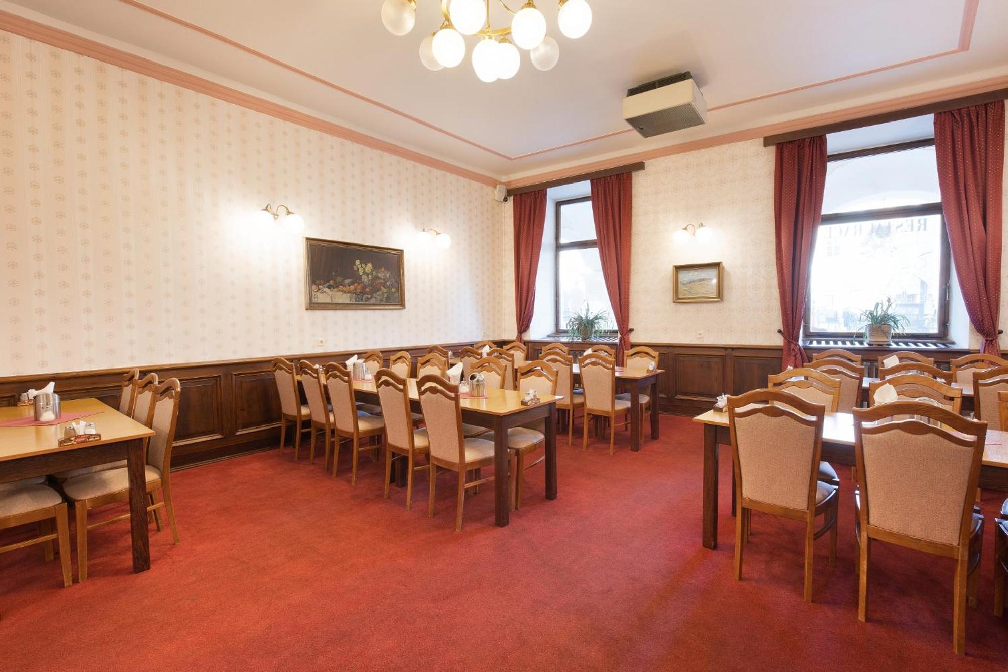 Hotel U Černého orla Telč Esterno foto