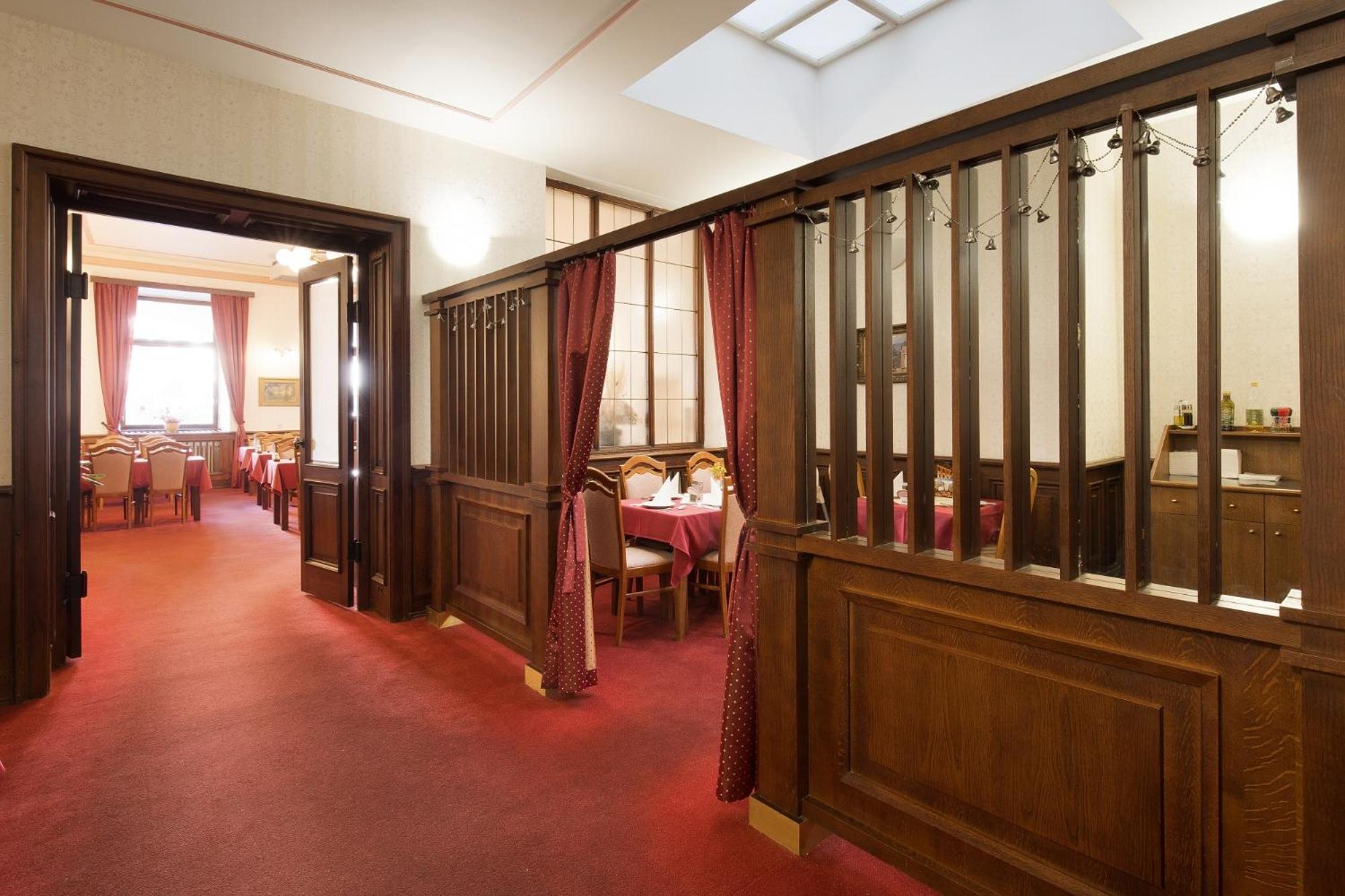 Hotel U Černého orla Telč Esterno foto