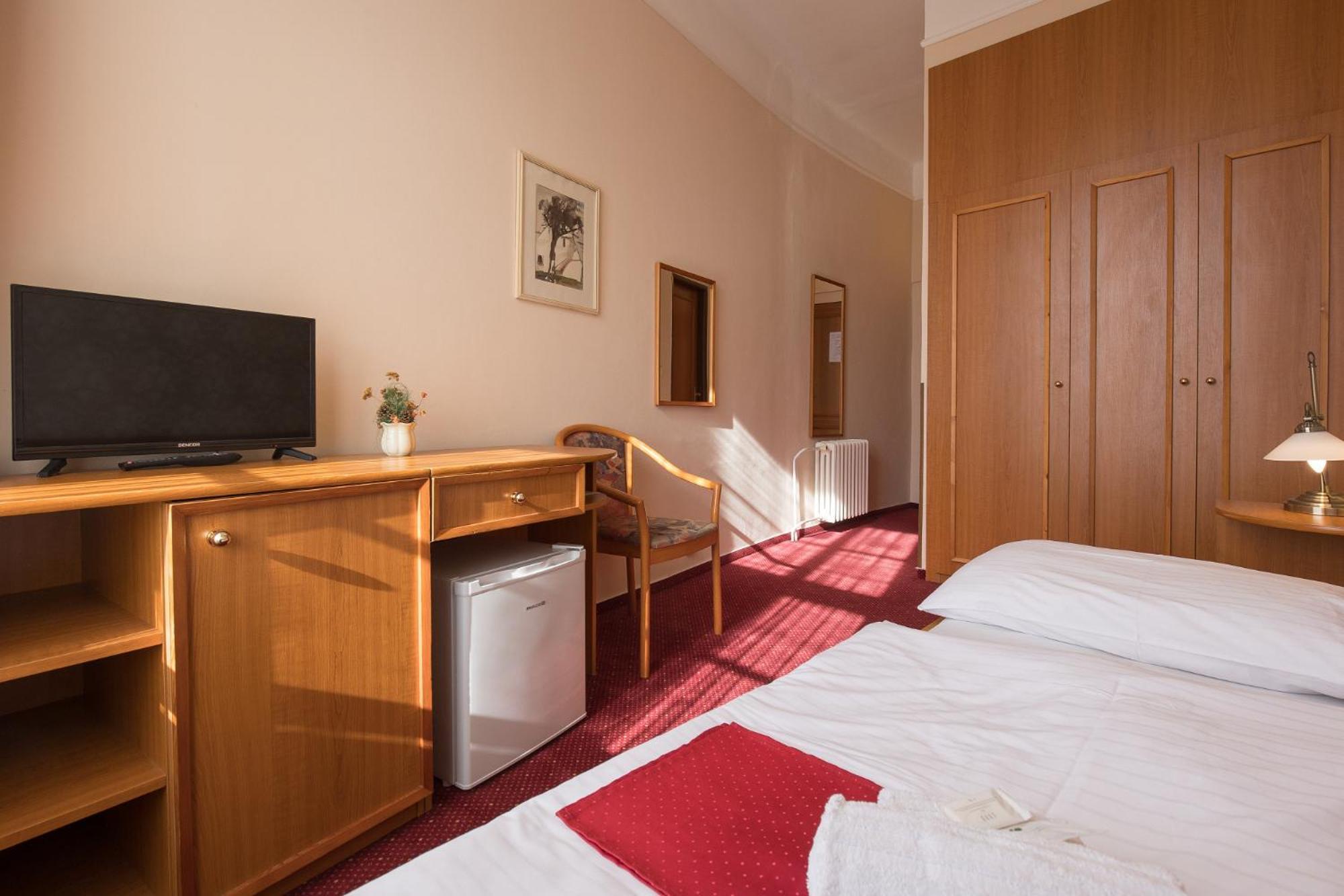 Hotel U Černého orla Telč Esterno foto