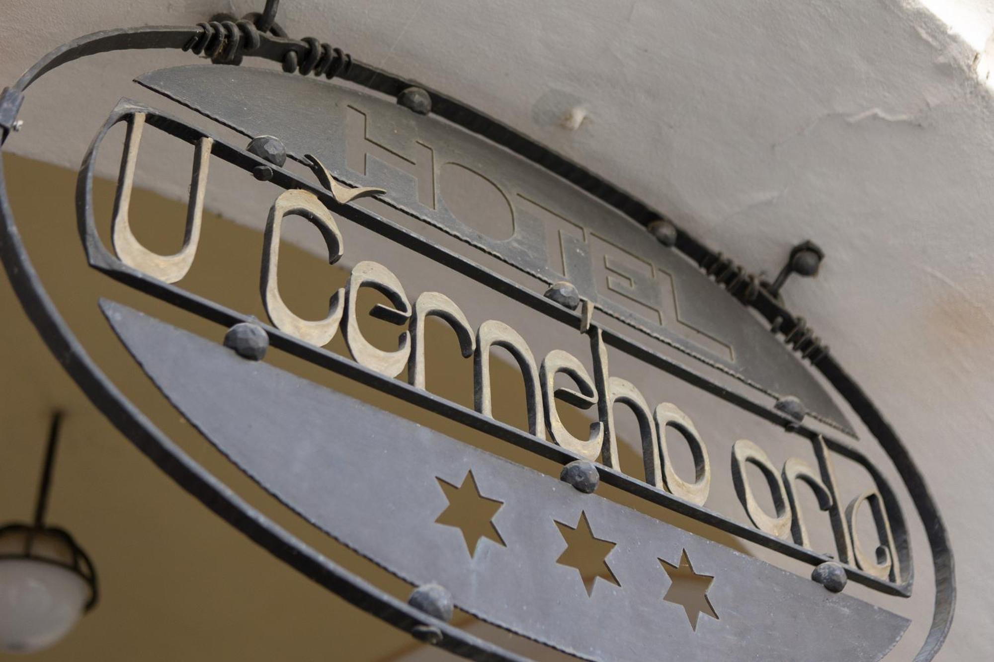 Hotel U Černého orla Telč Esterno foto