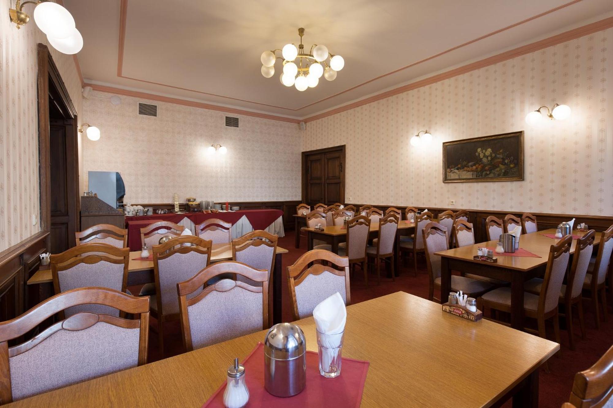 Hotel U Černého orla Telč Esterno foto