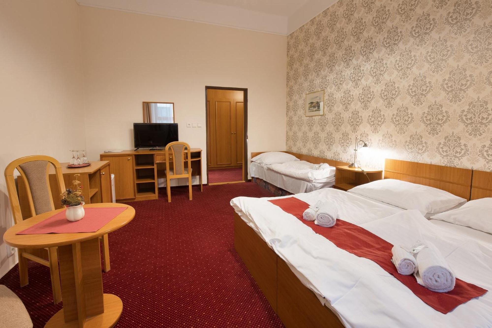 Hotel U Černého orla Telč Esterno foto