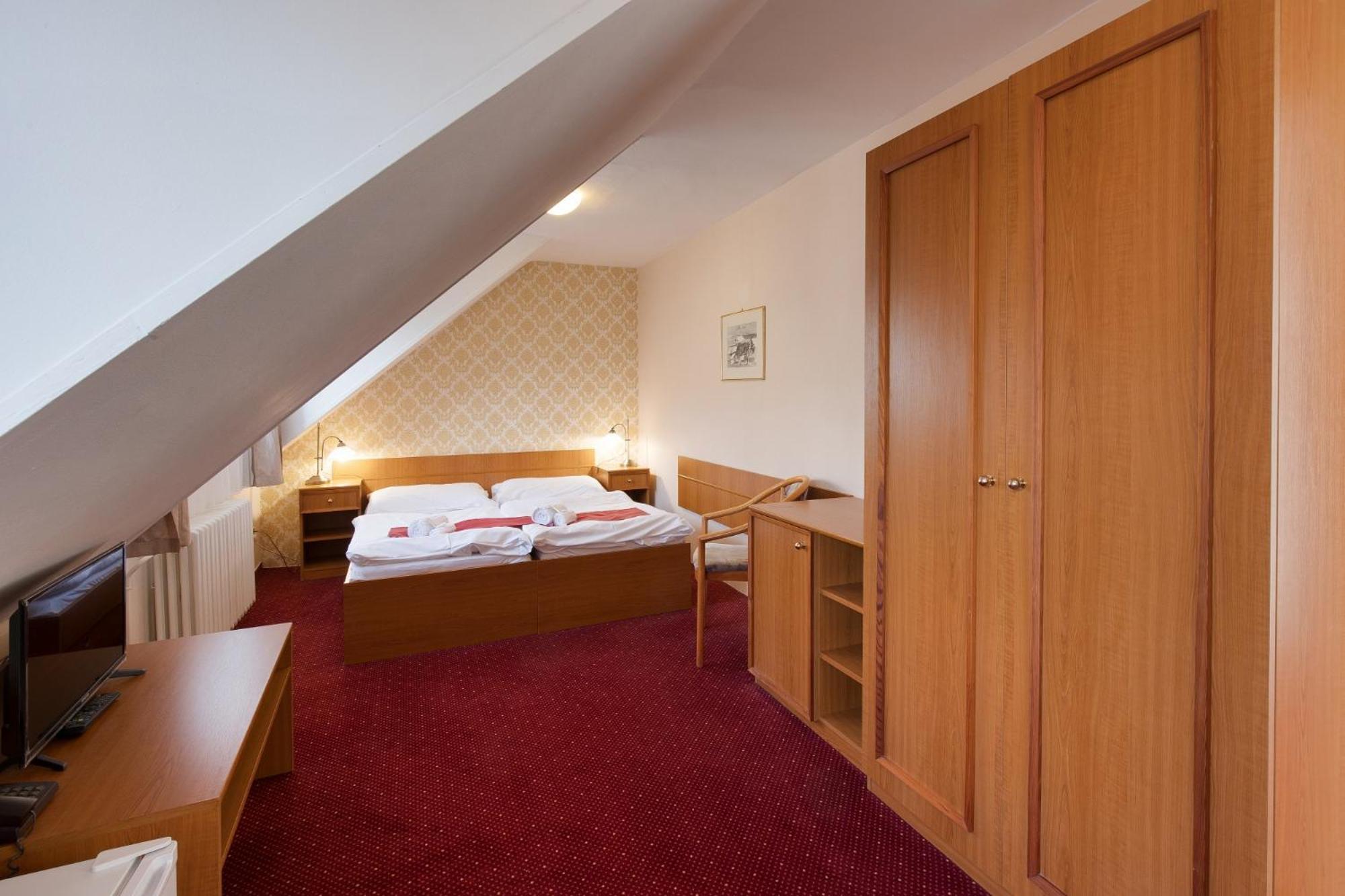 Hotel U Černého orla Telč Esterno foto