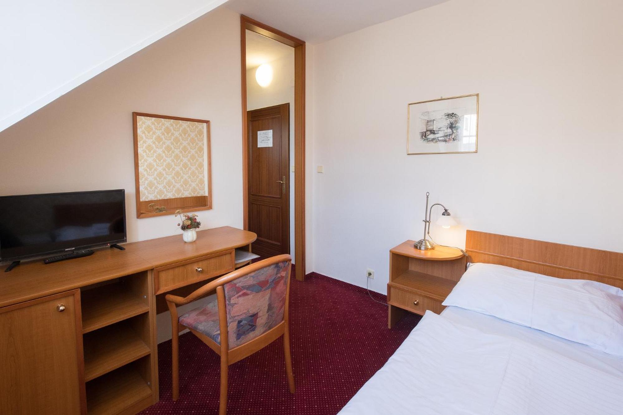 Hotel U Černého orla Telč Esterno foto