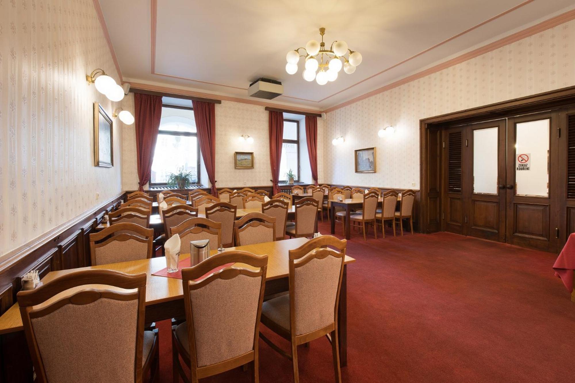 Hotel U Černého orla Telč Esterno foto