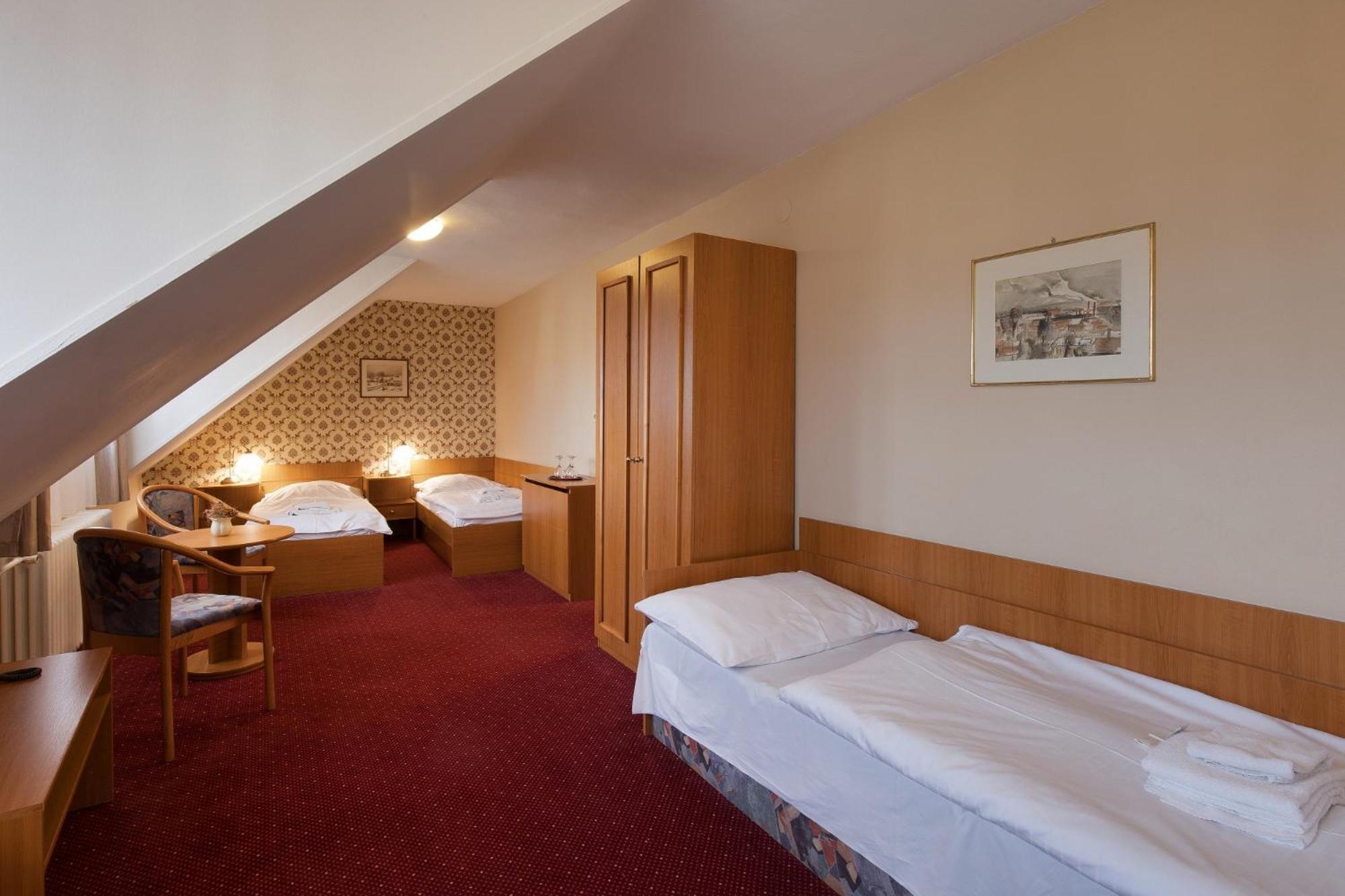 Hotel U Černého orla Telč Esterno foto