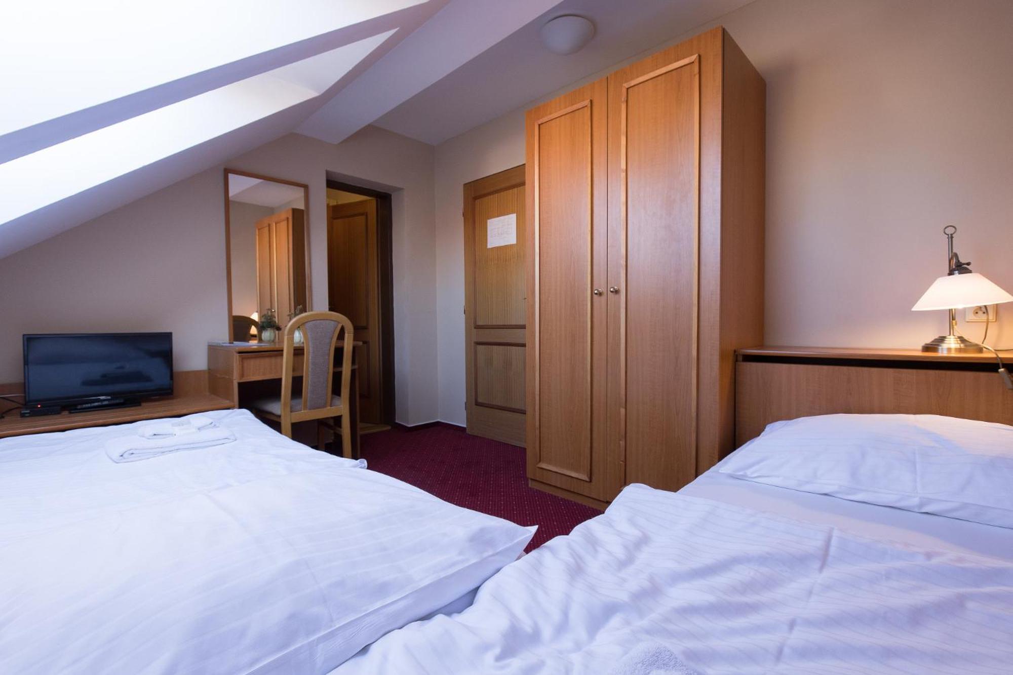 Hotel U Černého orla Telč Esterno foto