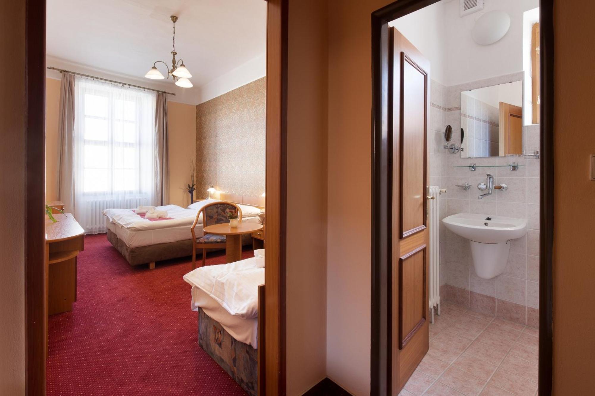 Hotel U Černého orla Telč Esterno foto