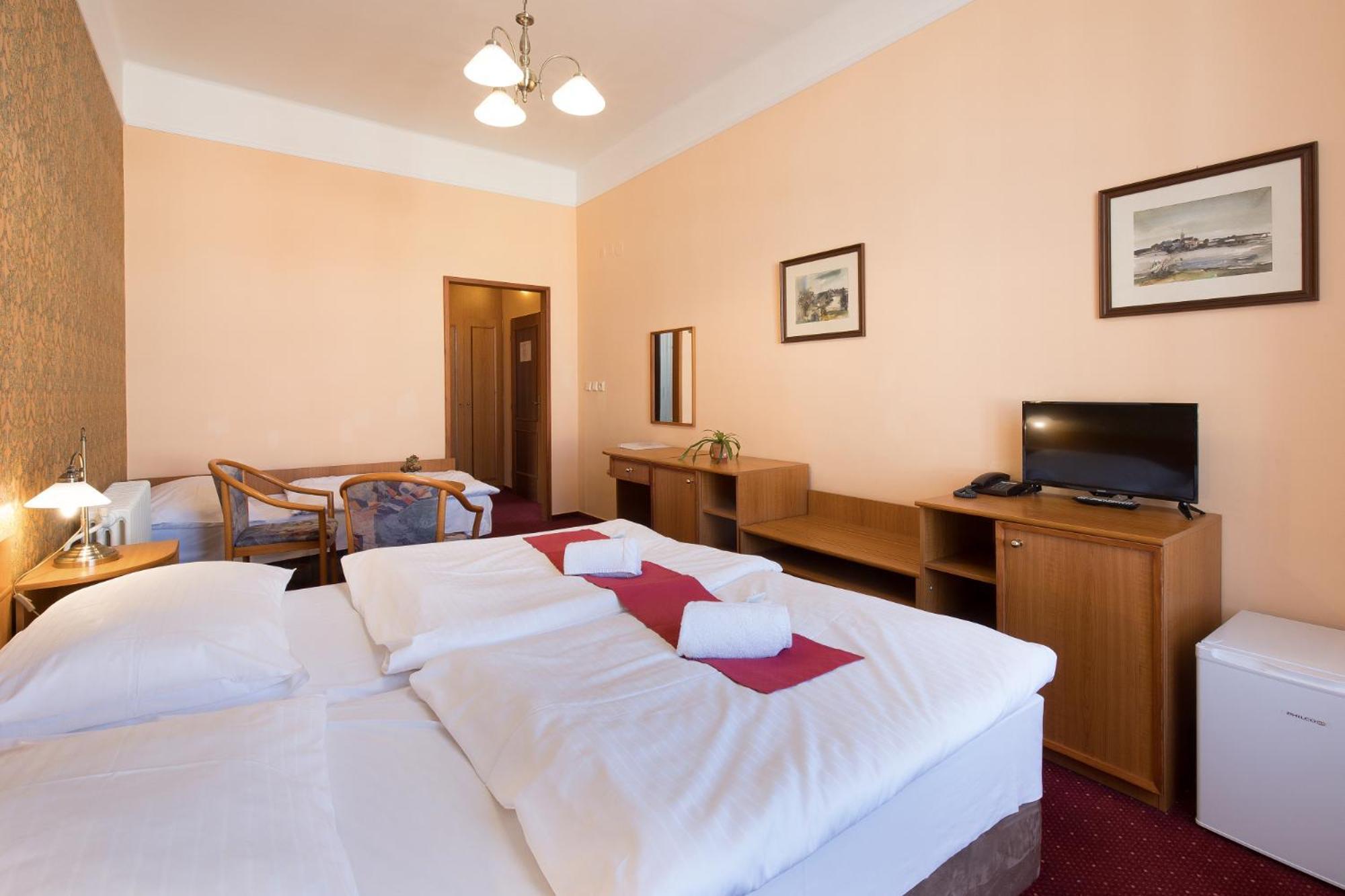 Hotel U Černého orla Telč Esterno foto