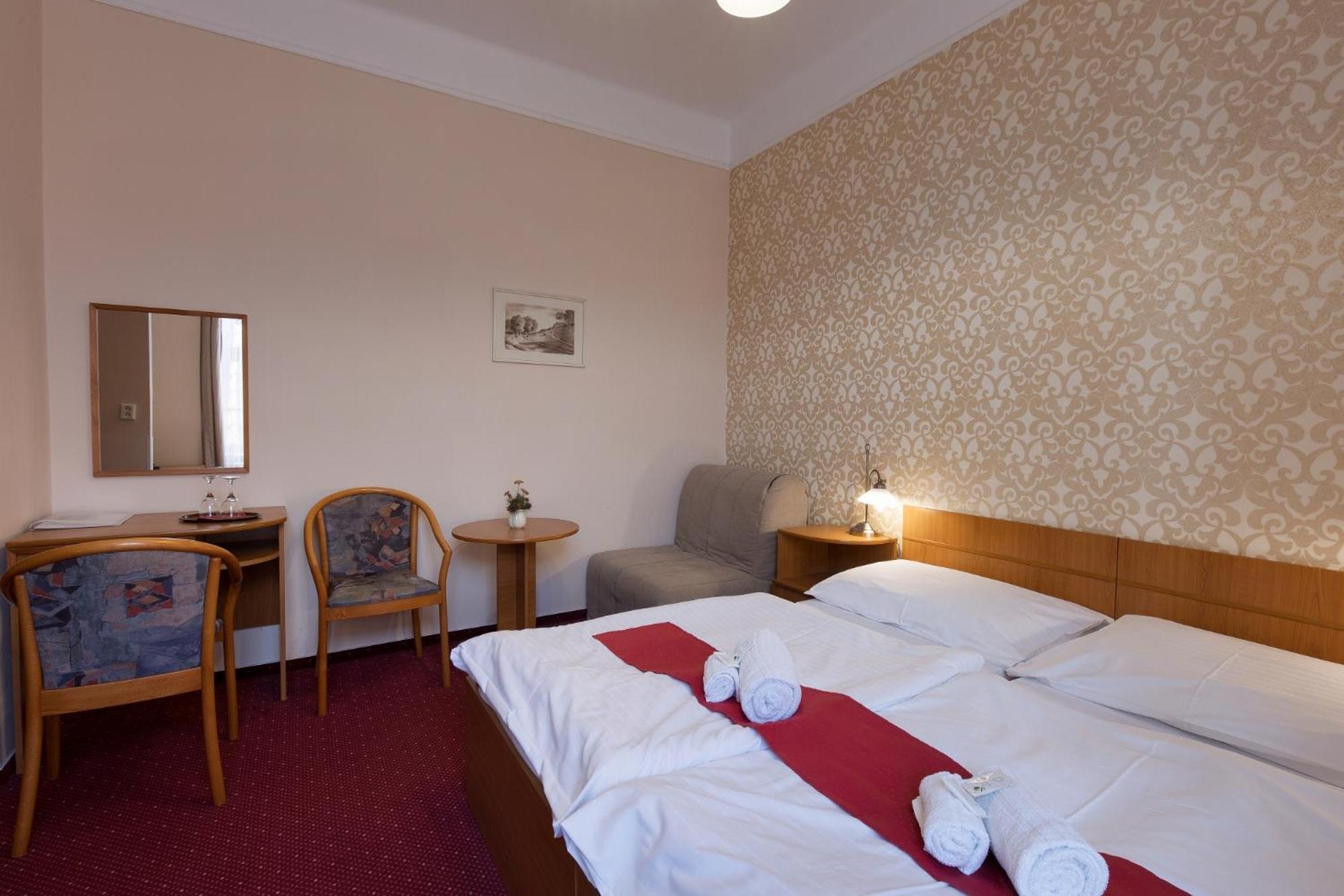 Hotel U Černého orla Telč Esterno foto