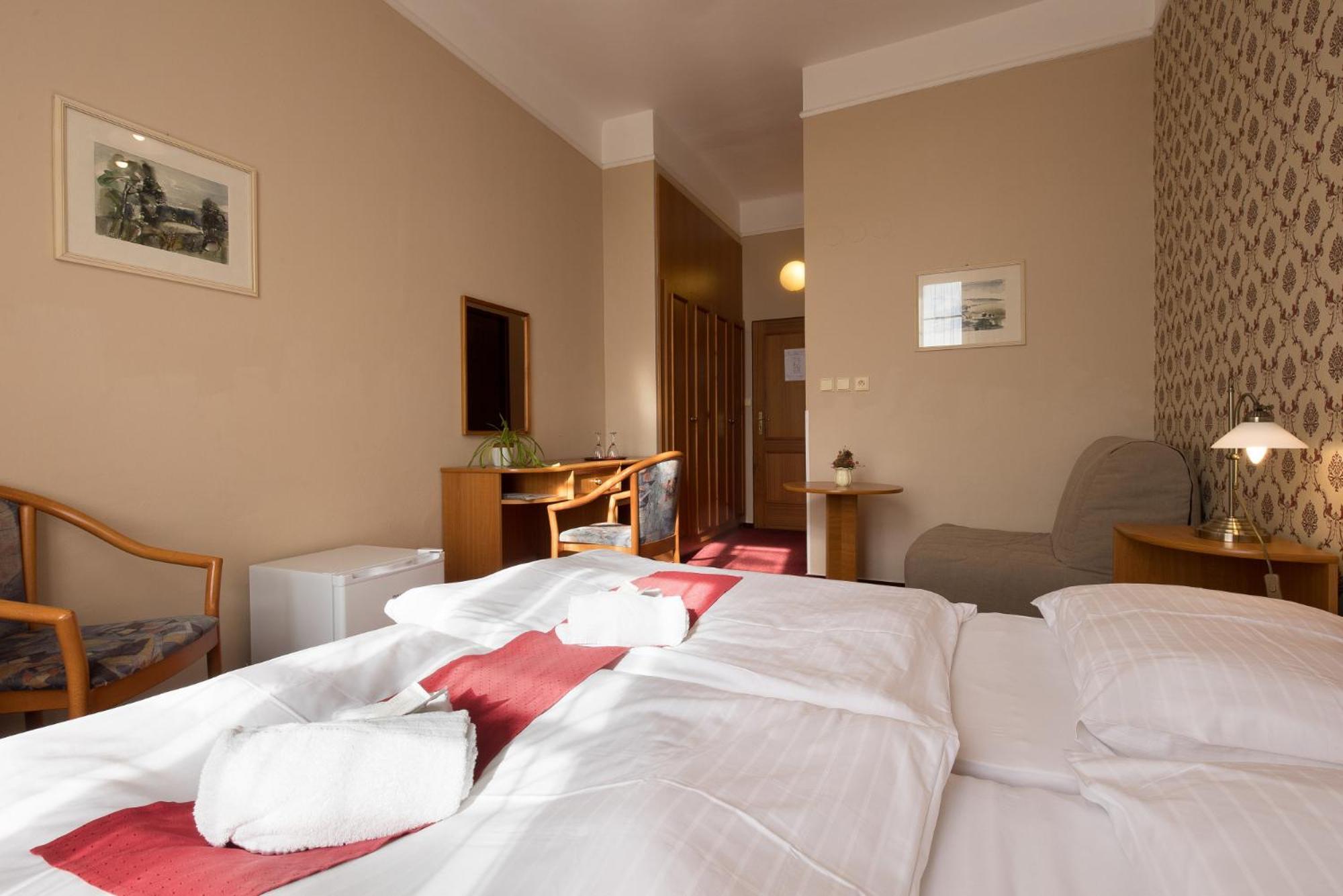 Hotel U Černého orla Telč Esterno foto