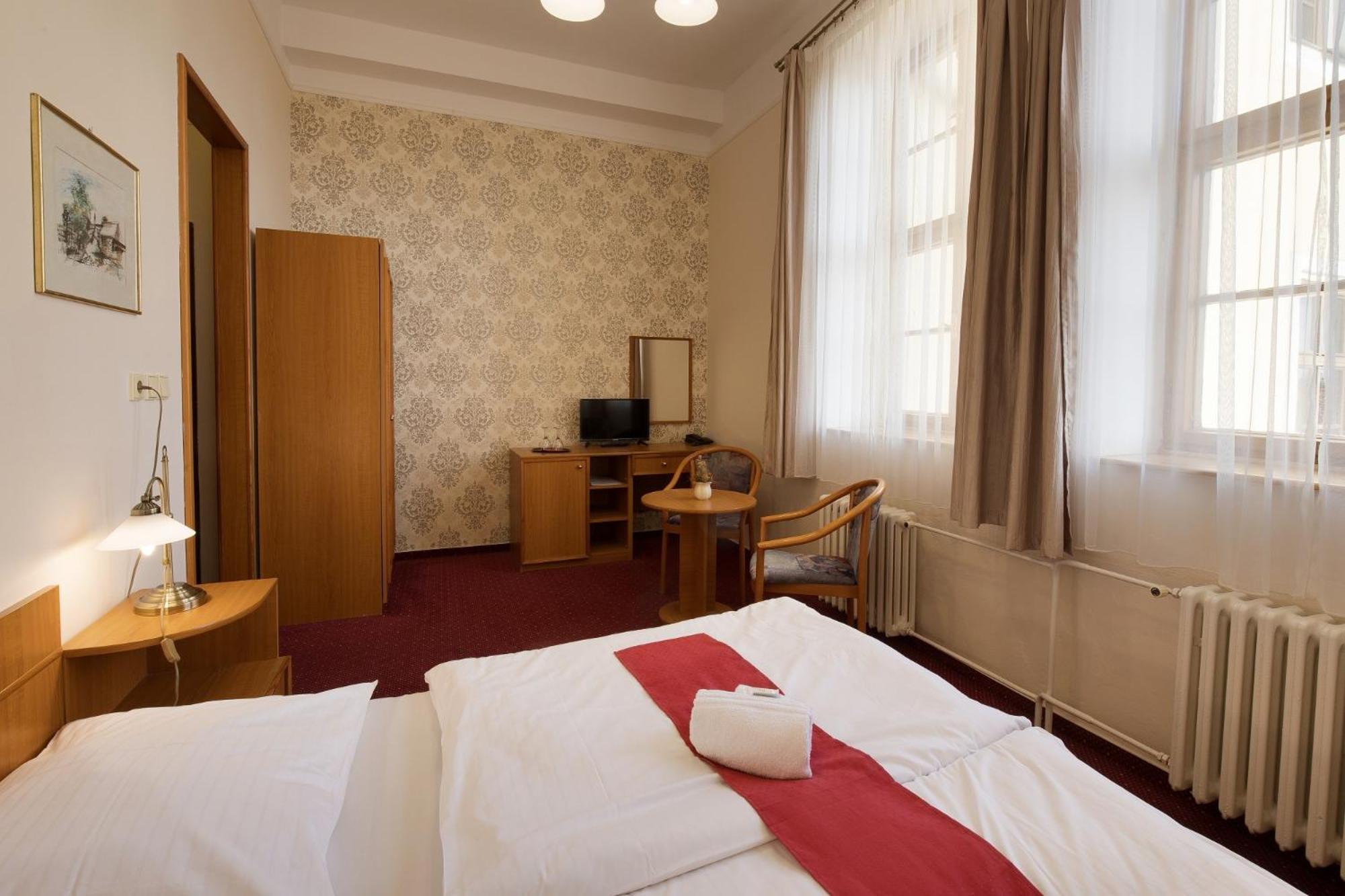 Hotel U Černého orla Telč Esterno foto