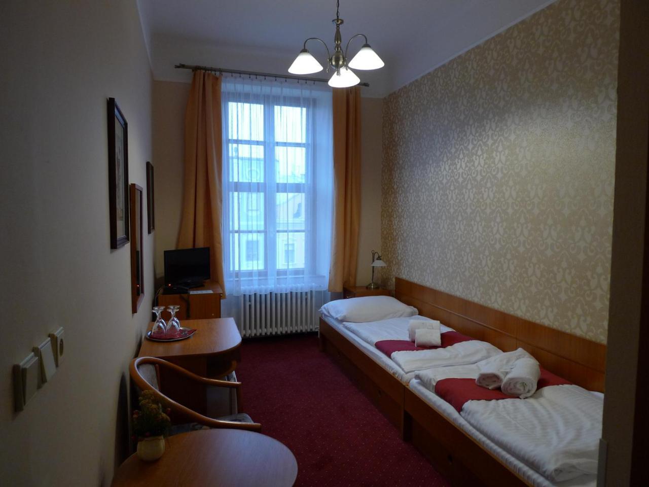 Hotel U Černého orla Telč Esterno foto