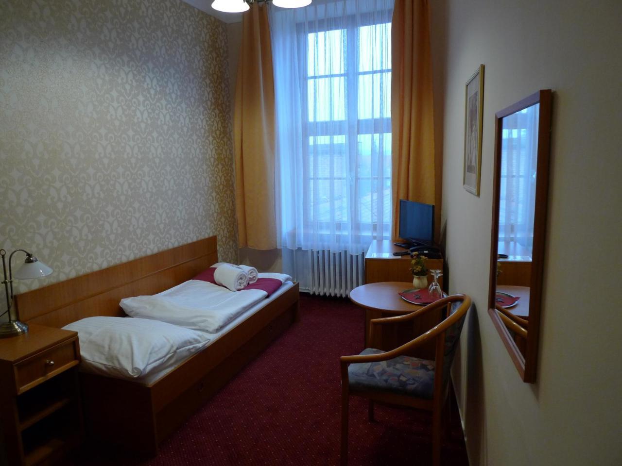 Hotel U Černého orla Telč Esterno foto
